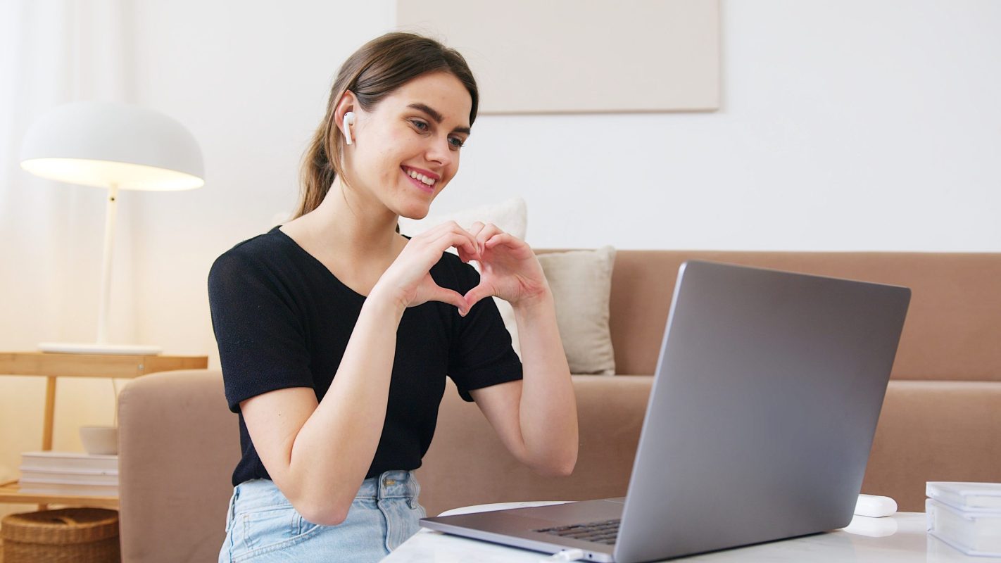 تعریف خیانت آنلاین