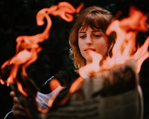 pexels-matheus-bertelli-13871577 پیرومانیا